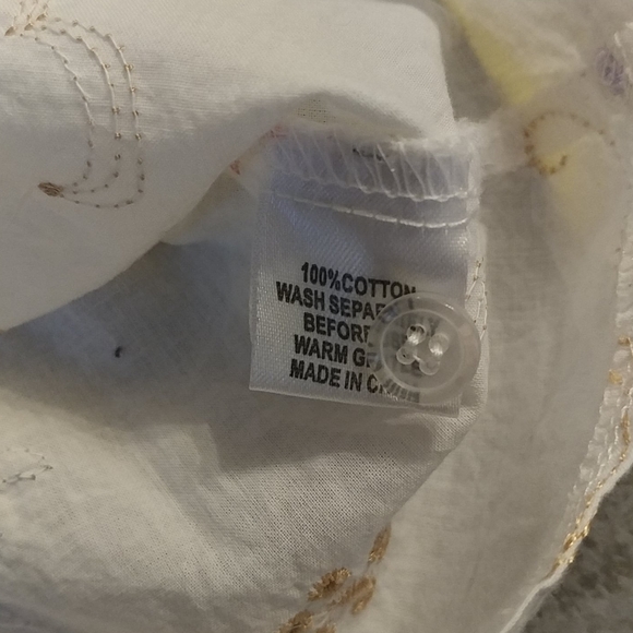 (2/$20) White top with floral details size small - Picture 6 of 8